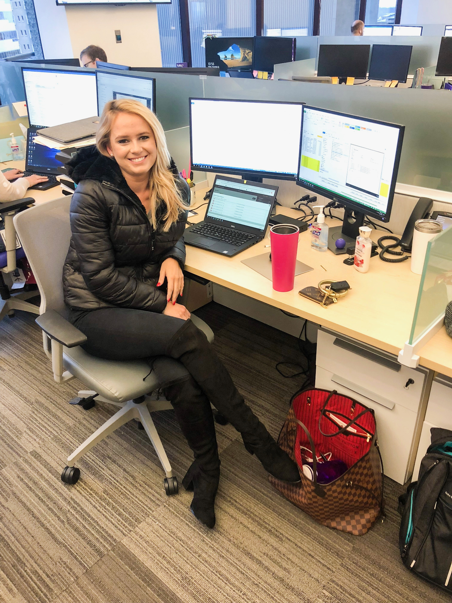 Founder at her 9 to 5 desk 2.5 years ago